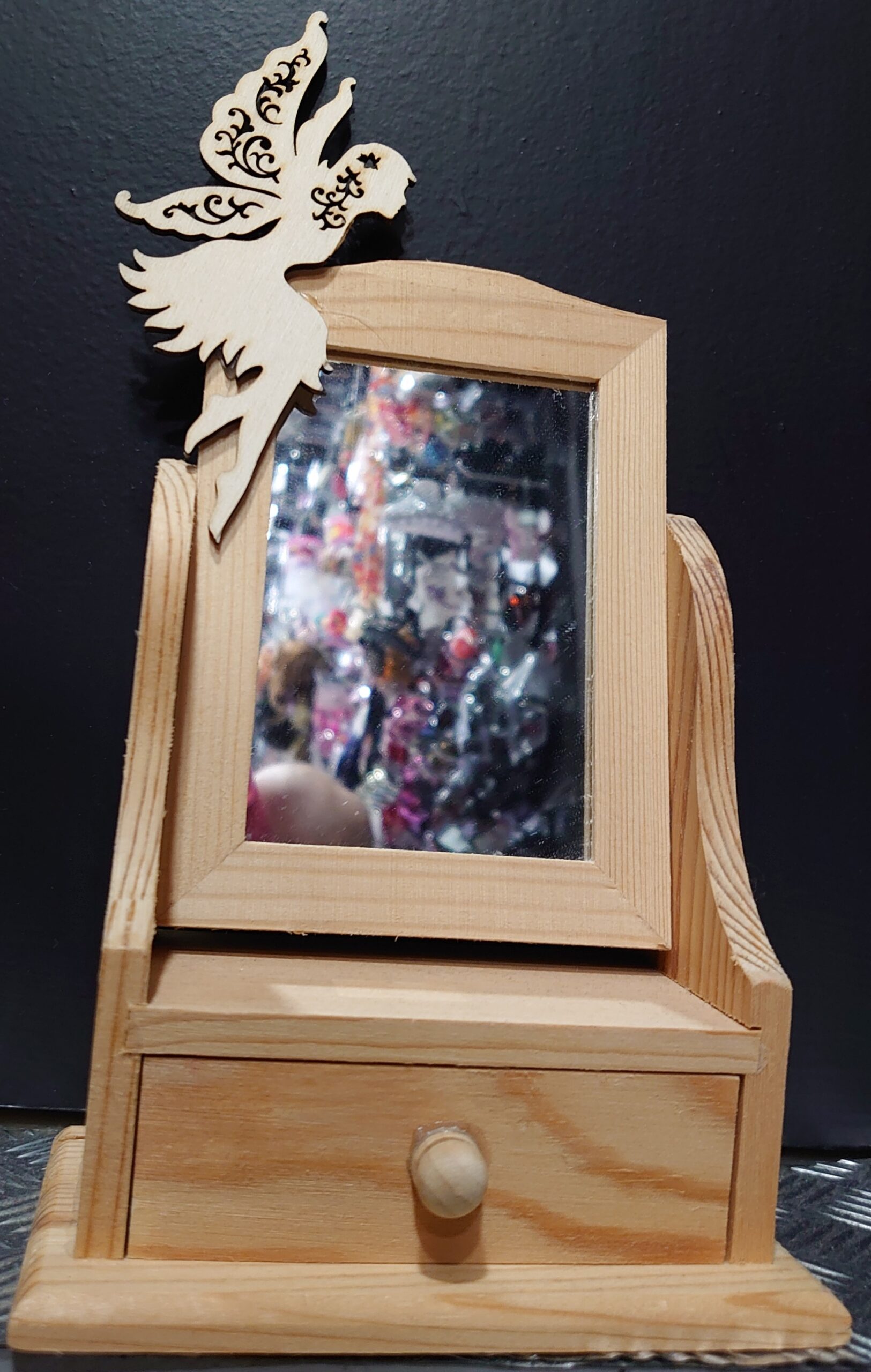 DECORATIVE JEWELRY WITH MIRROR